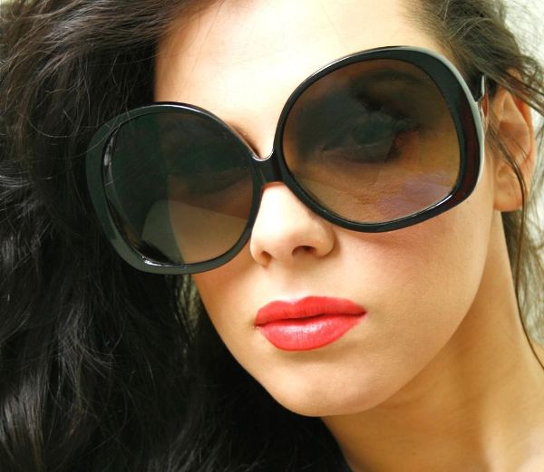 на фото очки бабочки