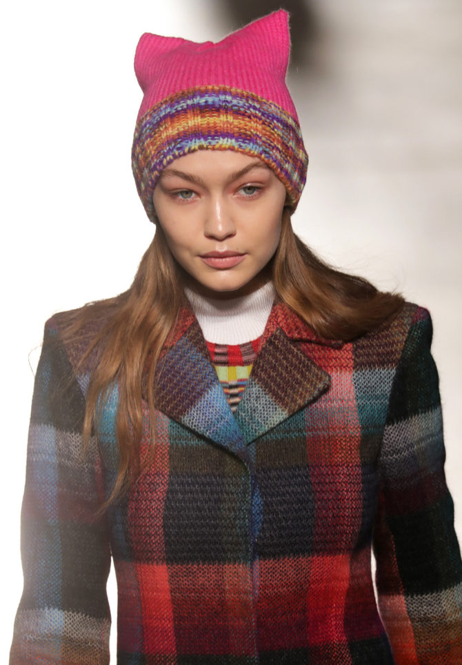 Модные модели женских вязаных шапок зима - 2022-2021