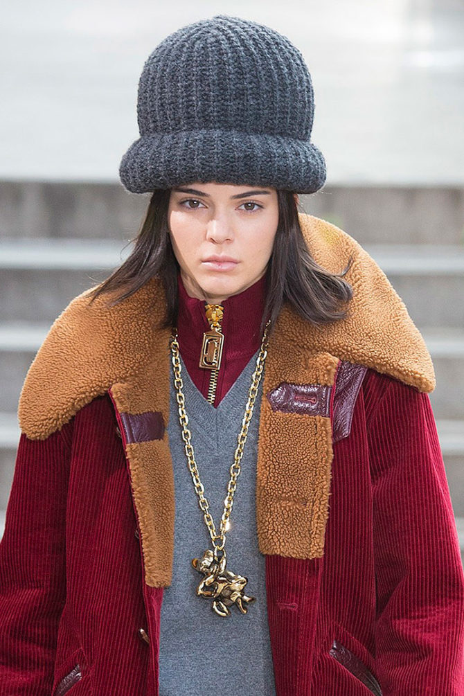 Модные модели женских вязаных шапок зима - 2022-2021