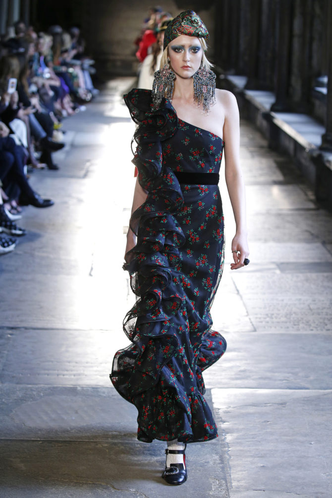 Самые модные платья на весну-лето 2022-2021 года: вечерние и на каждый день