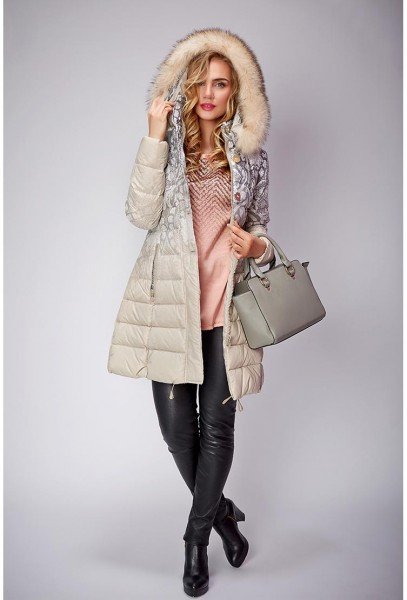 Светлый приталенный пуховик с узором итальянской марки Visconf/Violanti