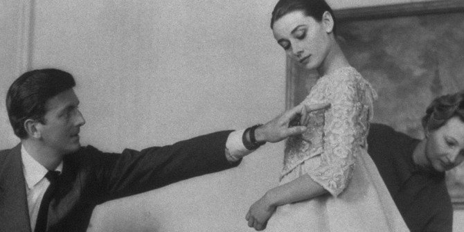 Примерка Одри Хепбёрн платья от Юбера де Живанши