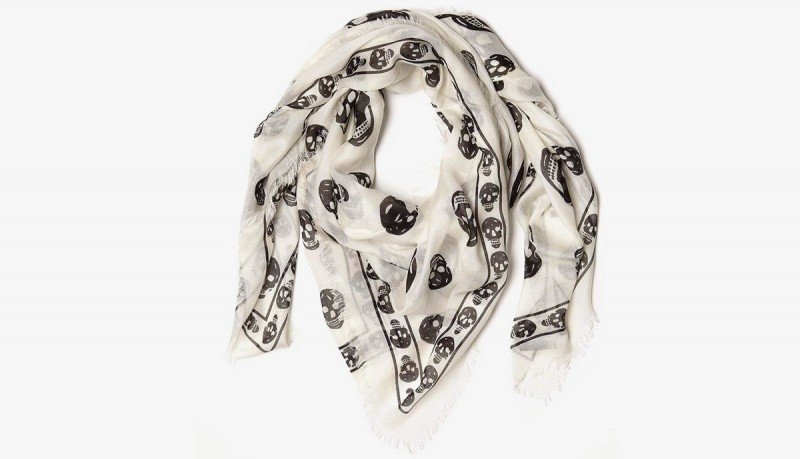 Шёлковый шарф с черепами