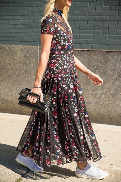 Кроссовки с длинным платьем