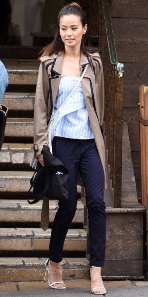 Джеми Чон в стильном комплекте