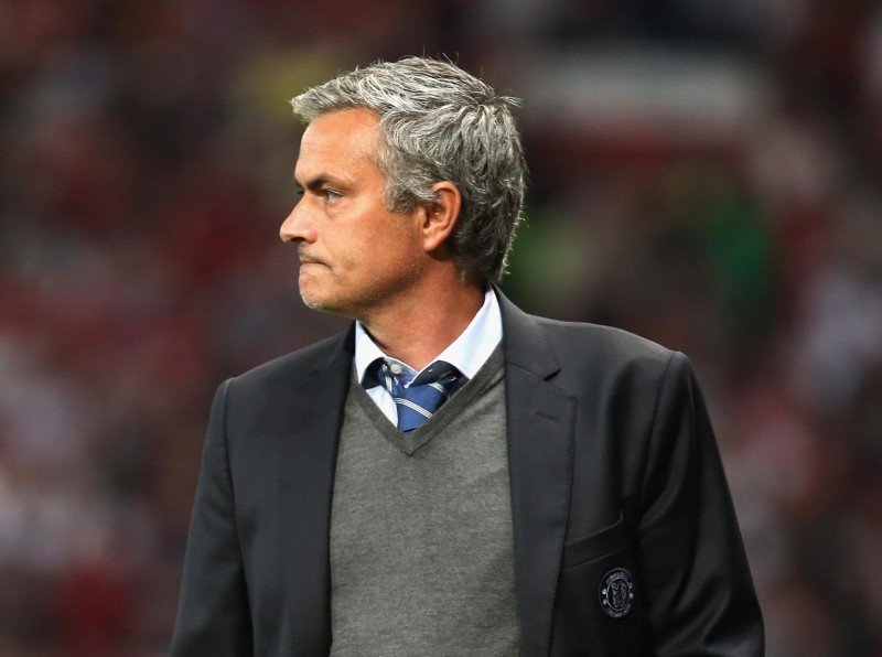 Жозе Моуринью в костюме сдержанных тонов