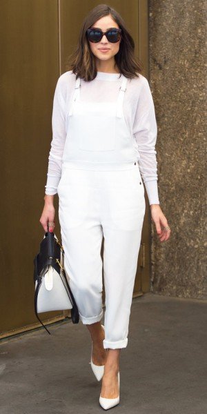 Оливия Калпо в классическом комбинезоне