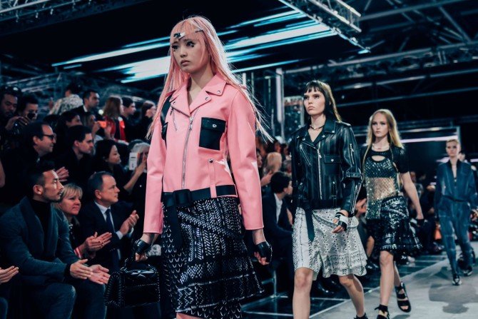 Модели на показе Louis Vuitton