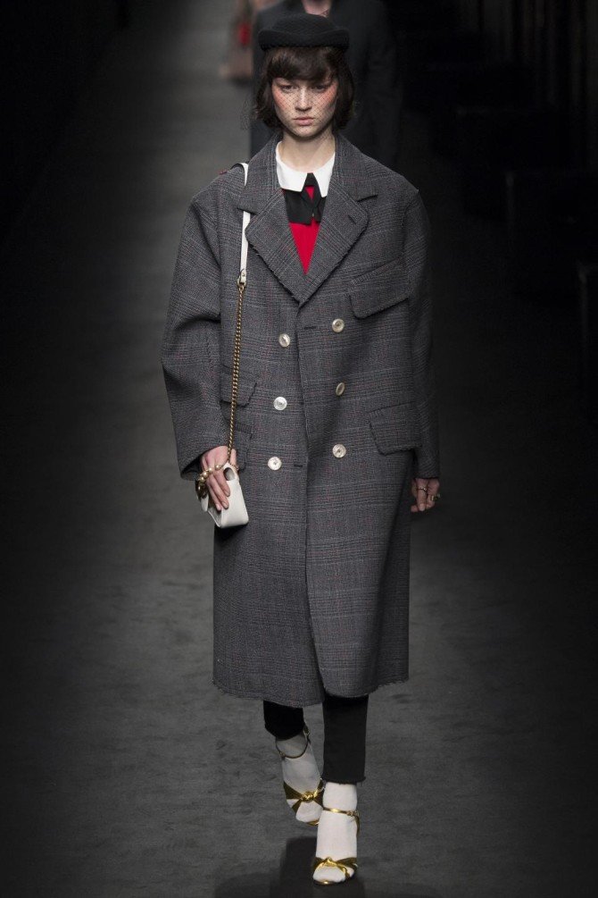 Модель в пальто от Gucci