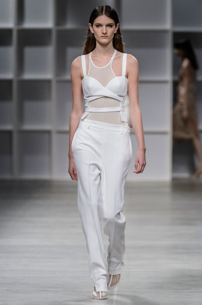 Светлый наряд от Aquilano Rimondi