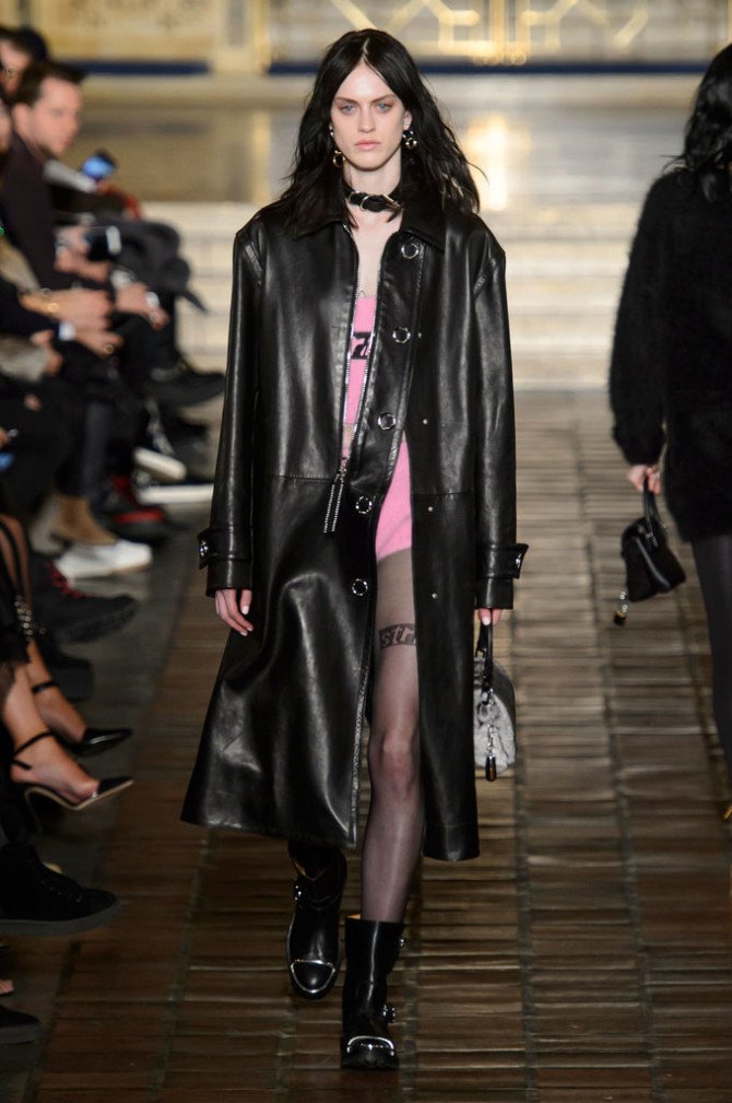Модель на показе Alexander Wang