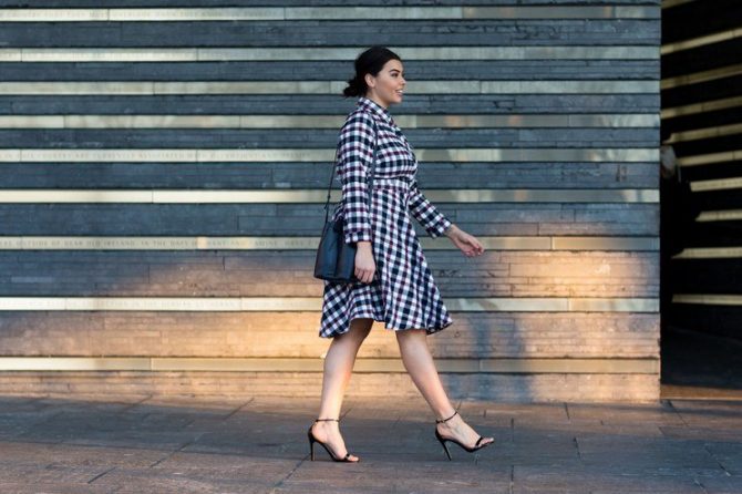 Лорен Чан в платье в клетку