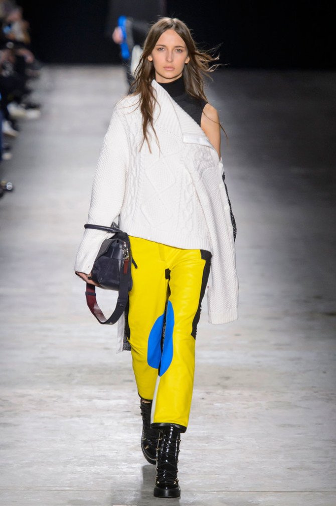 Модель на показе Rag & Bone