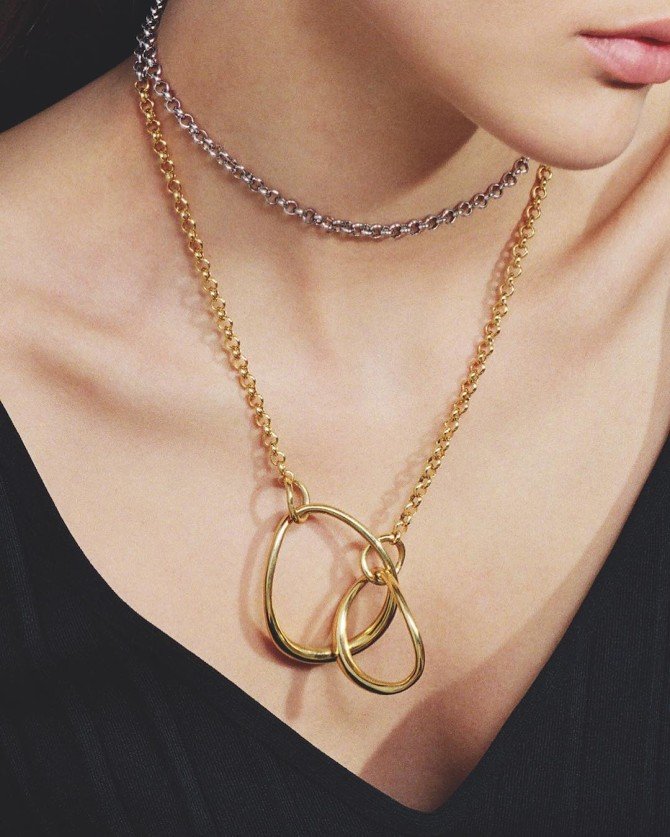 Шейное украшение от Шарлотты Шене