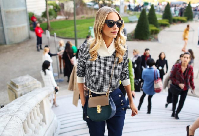 Девушка в очках-бабочках 2017