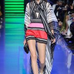 Девушка в наряде в полоску от Elie Saab