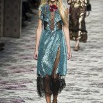 Девушка в платье из коллекции Gucci