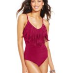 Модель в купальнике с бахромой