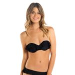 Модель в лифе от Tori Praver