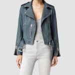 Модель в куртке Wyatt