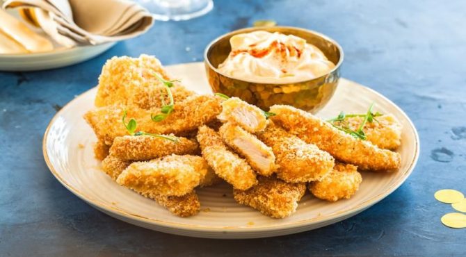 Куриные палочки в пряной кокосовой панировке