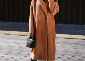 Как правильно подобрать женскую верхнюю одежду?