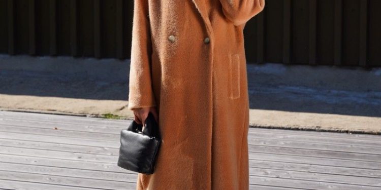 Как правильно подобрать женскую верхнюю одежду?