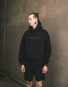 Худи оверсайз: с чем их носить?