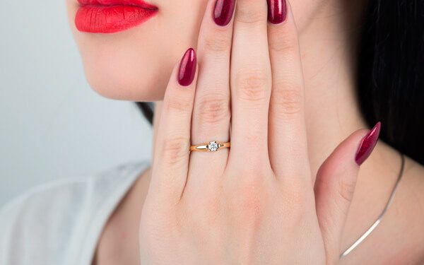 Помолвочное кольцо из золота: каким оно должно быть?