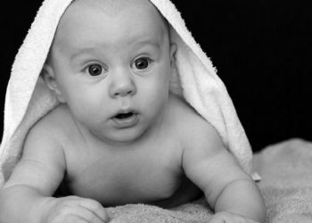 Как звезды зарабатывают на детях