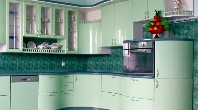 Кухни с гнутыми фасадами: все за и против