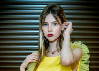 Фаворитка Сергея Зверева 16-летняя певица Sandra рассказала всю правду о первой любви