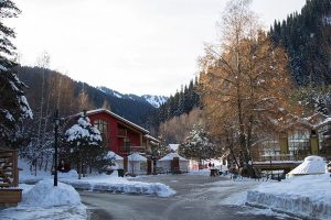 Отдых зимой в горах Алматы: преимущества, как обустроиться