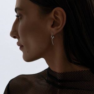 Украшения в стиле минимализм: как их выбрать и с чем сочетать?