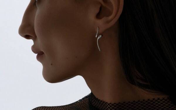 Украшения в стиле минимализм: как их выбрать и с чем сочетать?