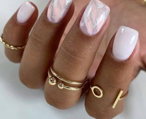 Маникюр: тренды зимы 2022 года