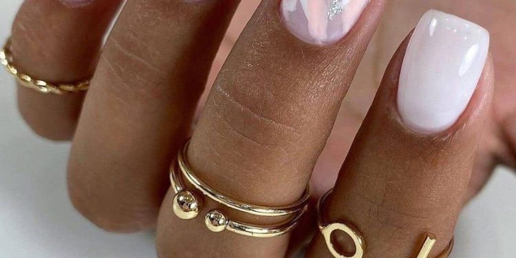 Маникюр: тренды зимы 2022 года