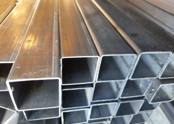 Профильная труб 100х100: описание, характеристики и применение