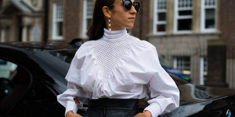 Особенности выбора женской блузки