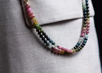 Украшения из натуральных самоцветов: рекомендации по выбору и уходу