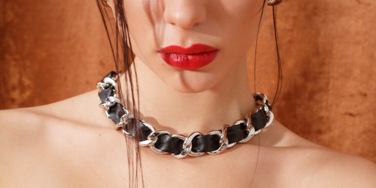 Чокер: на что обратить внимание при выборе?