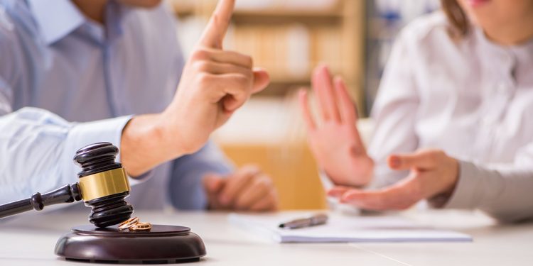 Бракоразводный юрист: развод супругов в Питере