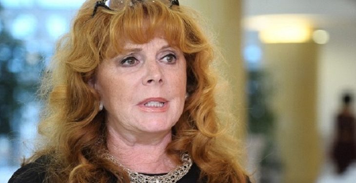 Новикова вспомнила мужей