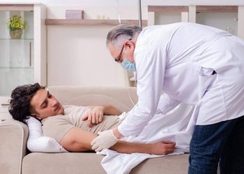 В каких случаях необходима помощь нарколога? И как его вызвать на дом?