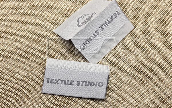Этикетки для одежды: особенности изготовления и применения