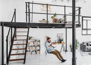 Антресольный этаж: что это такое и как его использовать