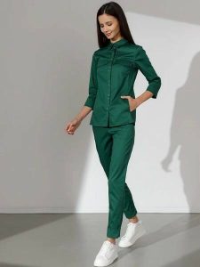 Комфортные и стильные: выбирайте женские брюки для медсестер