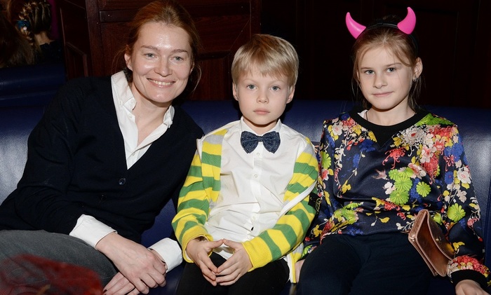 Толстоганова рассказала о проблемах с детьми