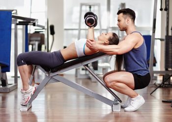 Персональные тренировки в зале: эффективность и выбор тренера