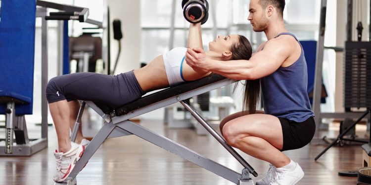 Персональные тренировки в зале: эффективность и выбор тренера